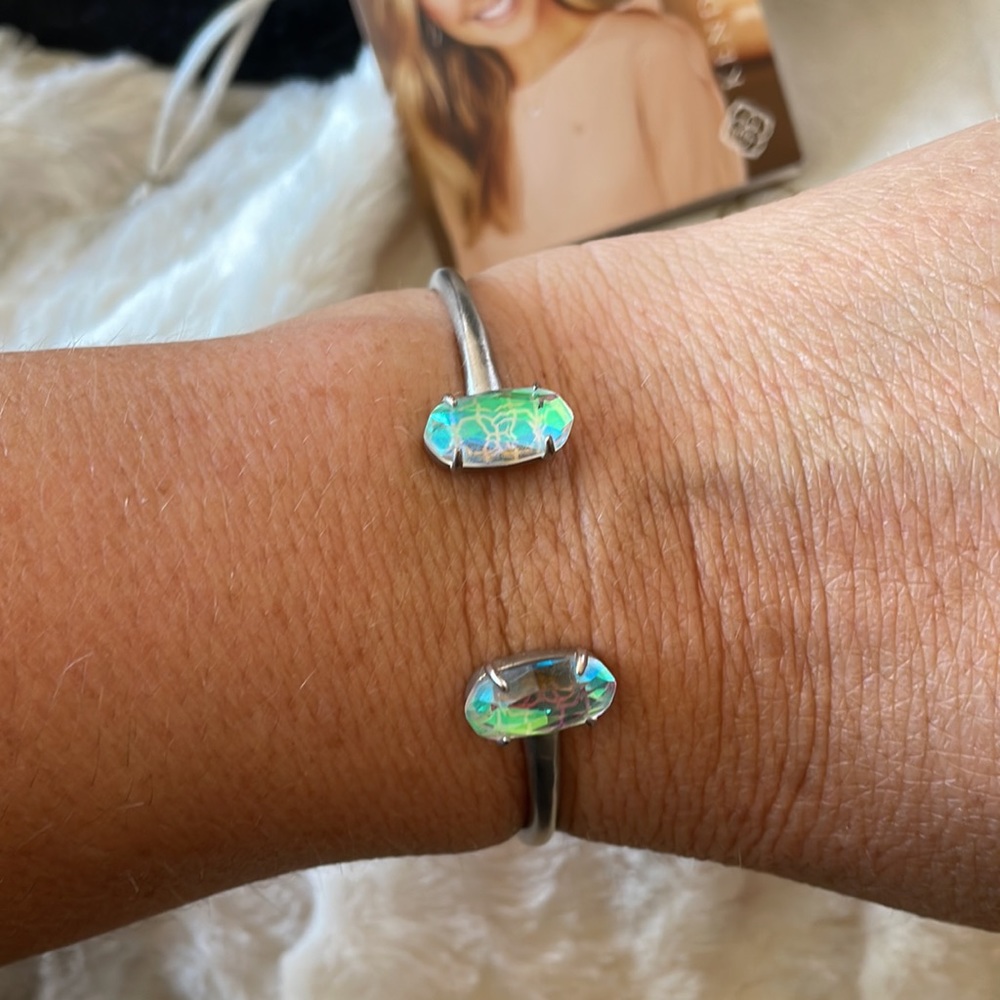 Kendra Scott Edie bracelet silver tone with iridescent dichroic stones - Picture 4 of 5